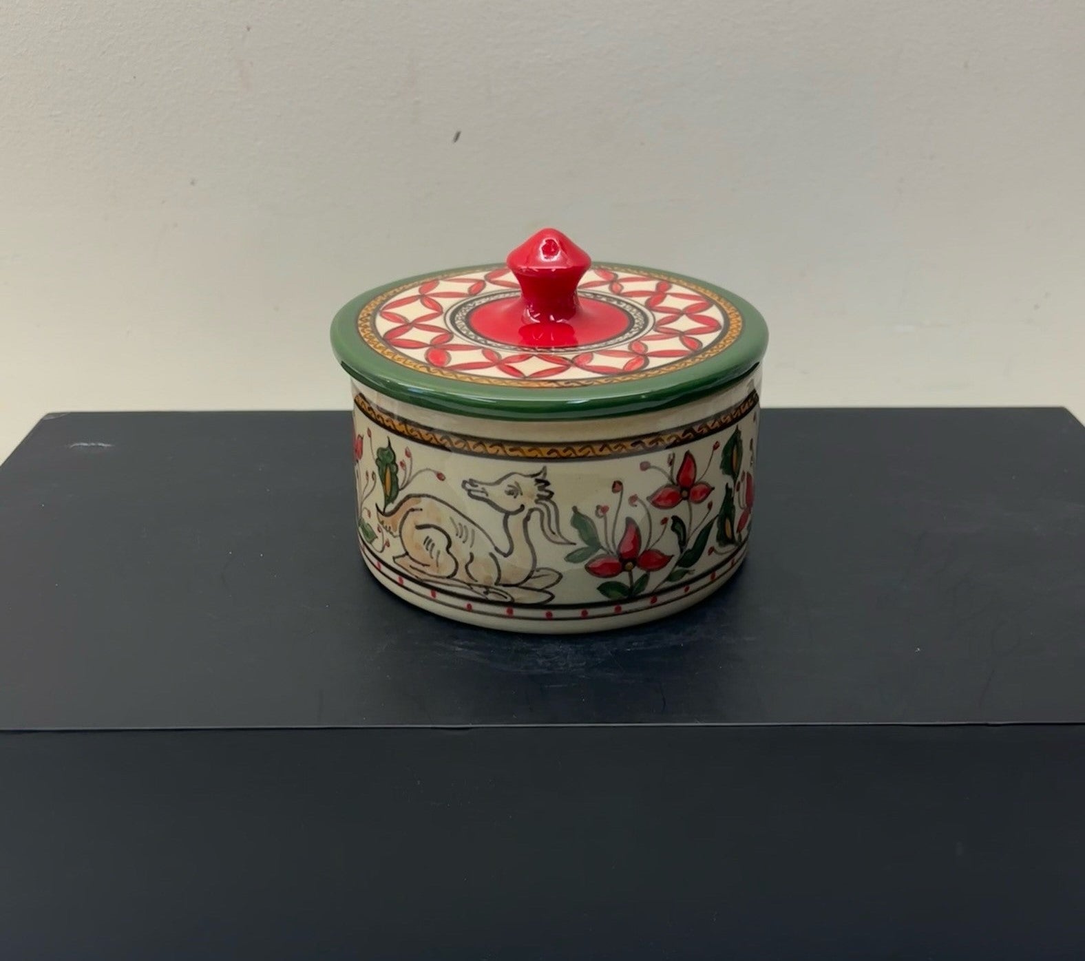 Round Jar with Lid